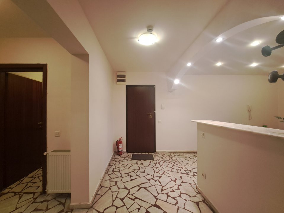 De inchiriat Apartament 4 camere Piata Victoriei Metrou