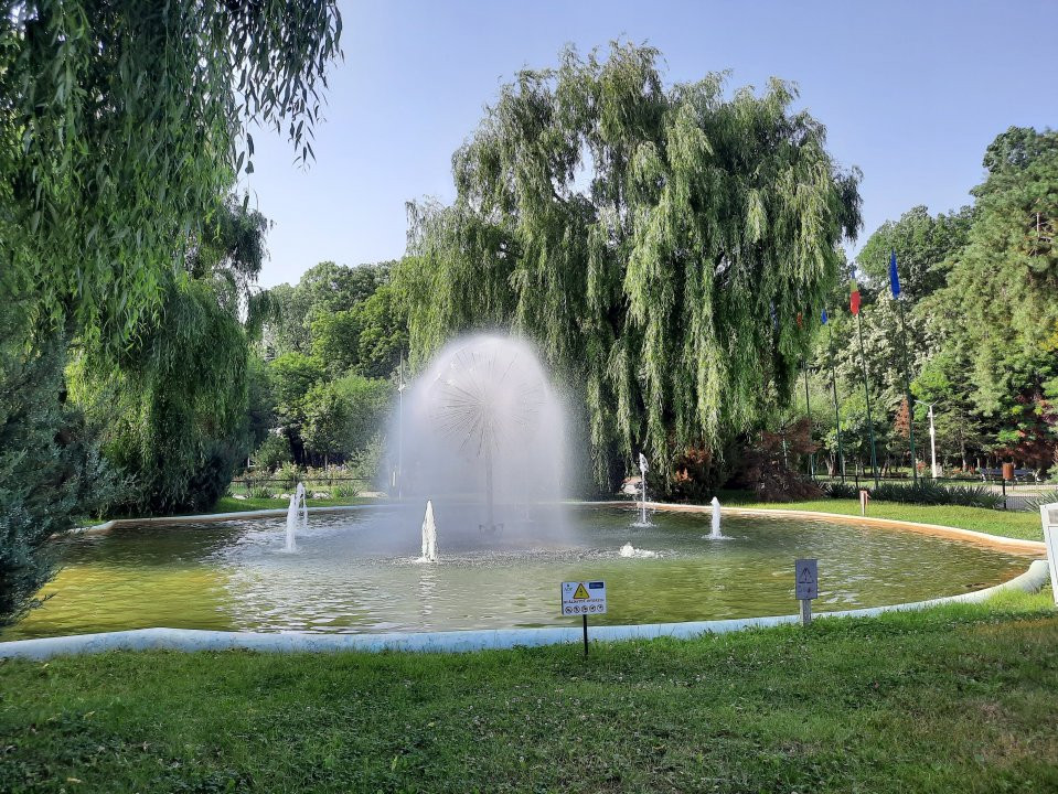 Locuinta ta luminoasa, cu pomi la geamuri, langa Parcul Bazilescu, loc parcare