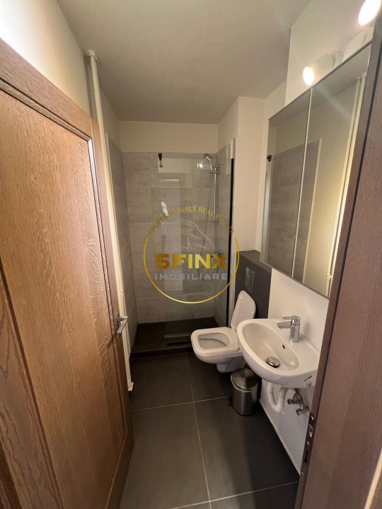 De inchiriat apartament cu 4 camere in zona Unirii