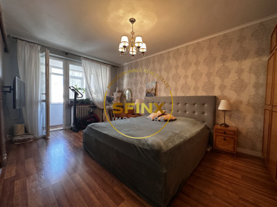Apartament 3 camere de vanzare zona Decebal