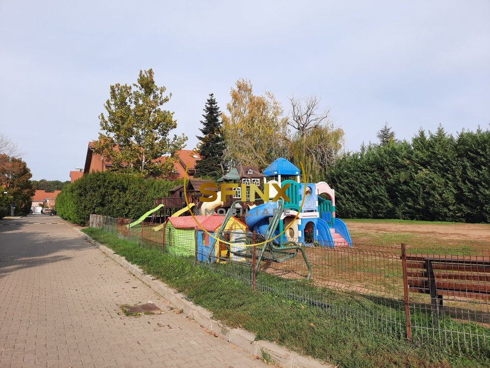 Vila cu piscina, langa padure, in campus rezidential pazit