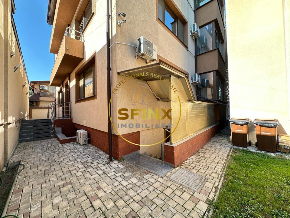 Apartment building for sale in Aviatiei