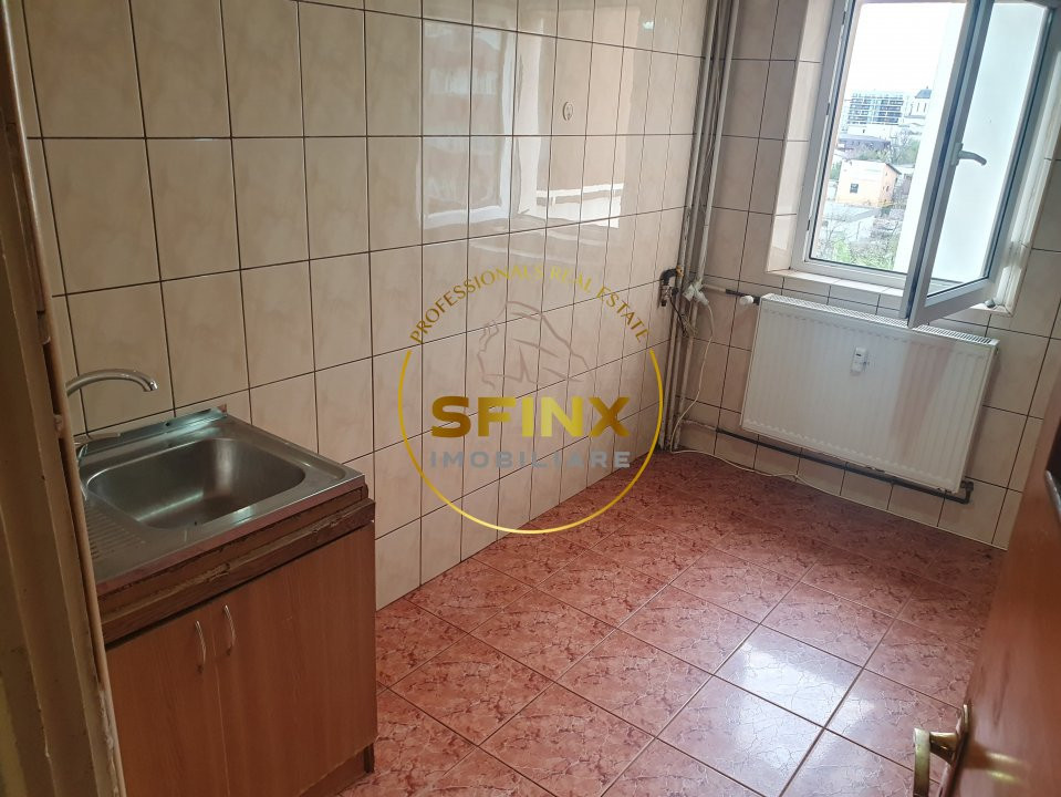 Apartament spațios 3 camere, 2 băi, aproape de metrou și parc