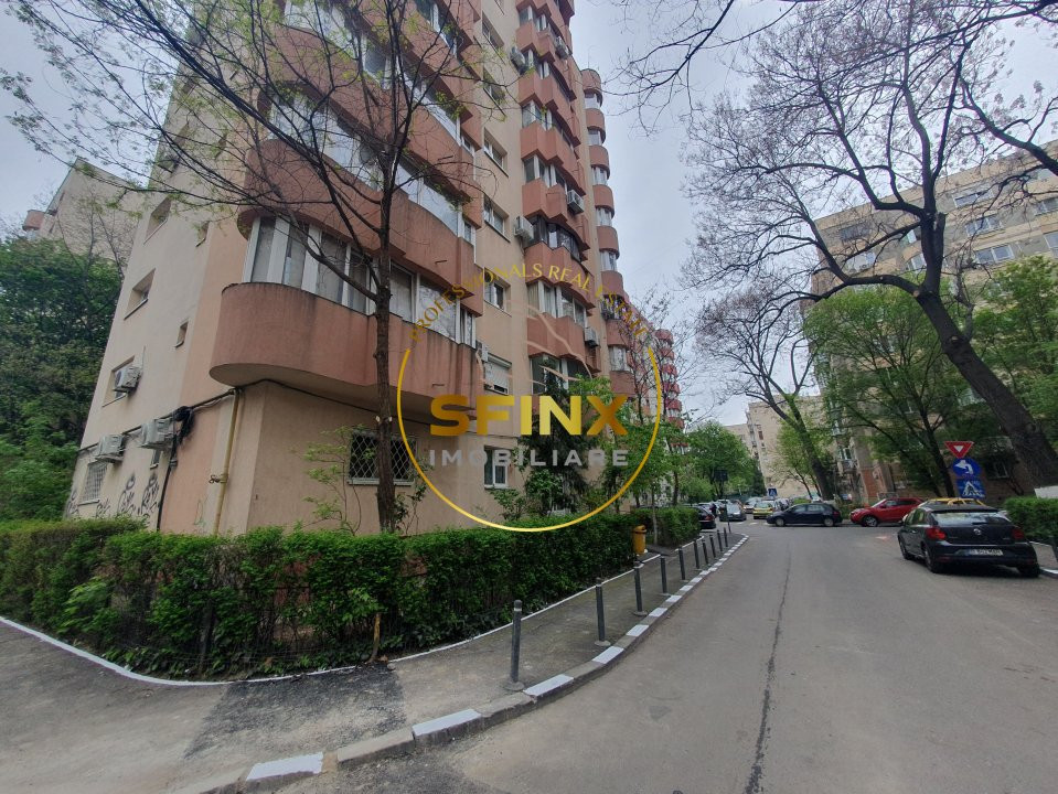 Apartament spațios 3 camere, 2 băi, aproape de metrou și parc