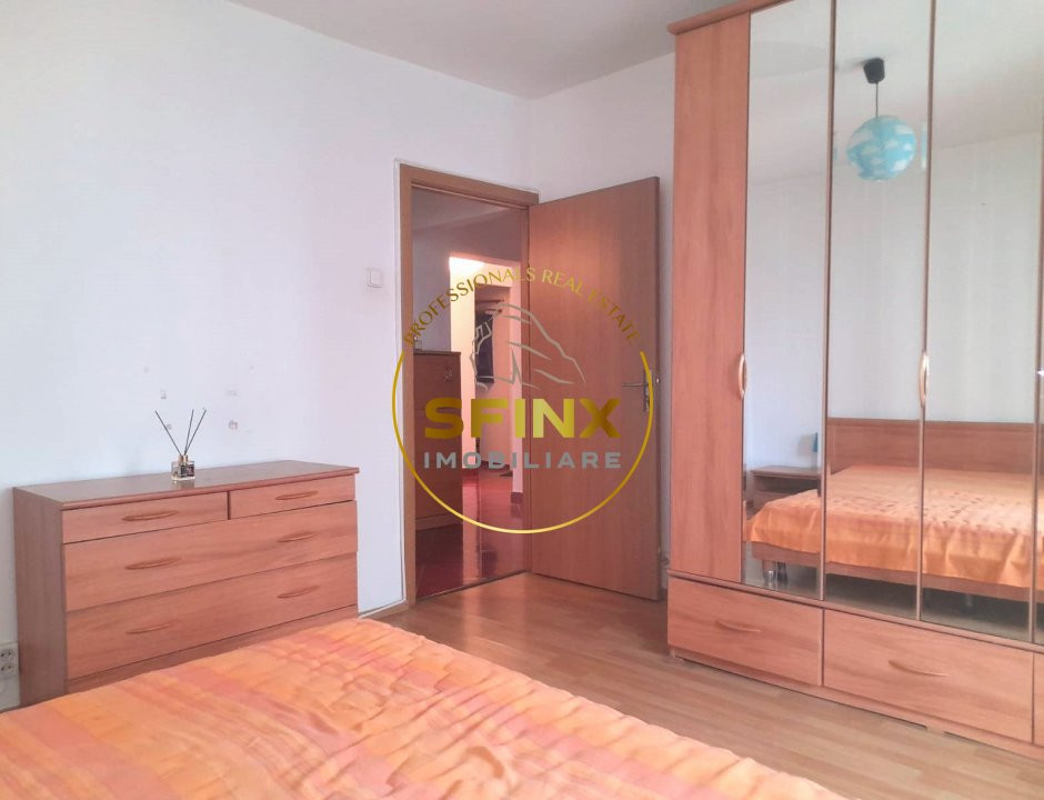 Nerva Traian-de vanzare apartament 3 camere decomandate