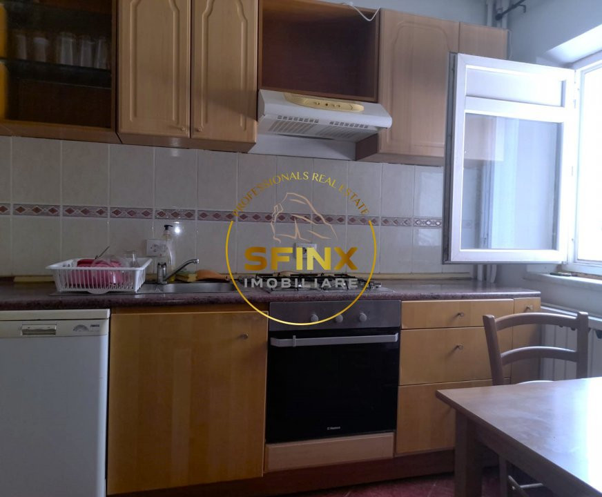 Nerva Traian-de vanzare apartament 3 camere decomandate