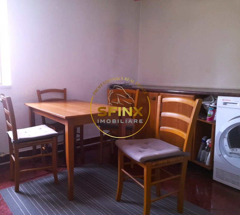 Nerva Traian-de vanzare apartament 3 camere decomandate