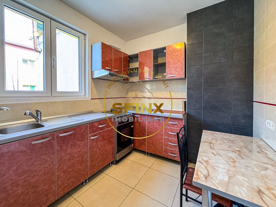 Casa renovata 5 camere plus mansarda Vatra Luminoasa centrala panouri solare