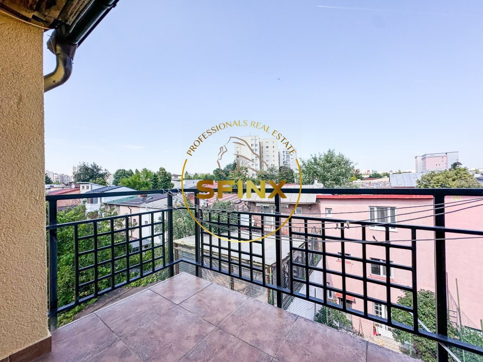 Casa renovata 5 camere plus mansarda Vatra Luminoasa centrala panouri solare