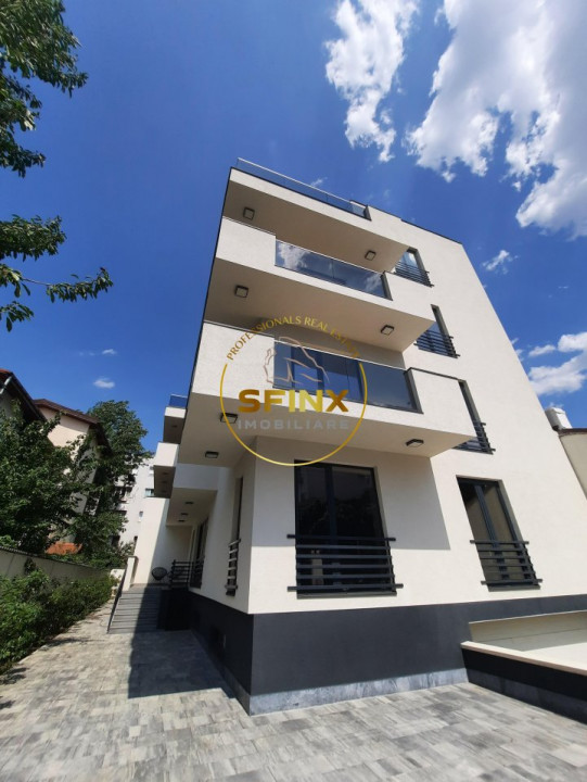 Spatiu la parter, nou, 2 intrari din care una separata