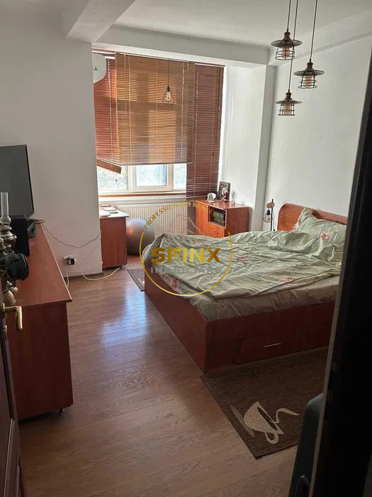 De vanzare 3 camere  zona Matei Voievod 