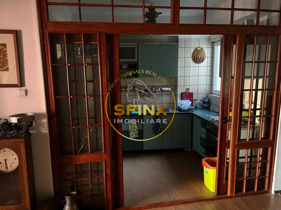 De vanzare 3 camere  zona Matei Voievod 