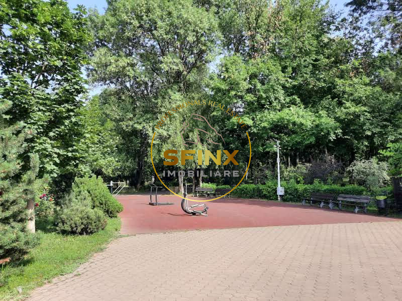Langa Parcul Bazilescu, vila bine construita, curte frumoasa, strada linistita