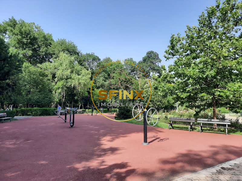 Langa Parcul Bazilescu, vila bine construita, curte frumoasa, strada linistita