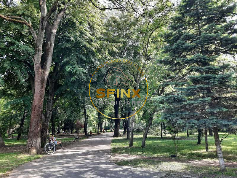 Langa Parcul Bazilescu, vila bine construita, curte frumoasa, strada linistita