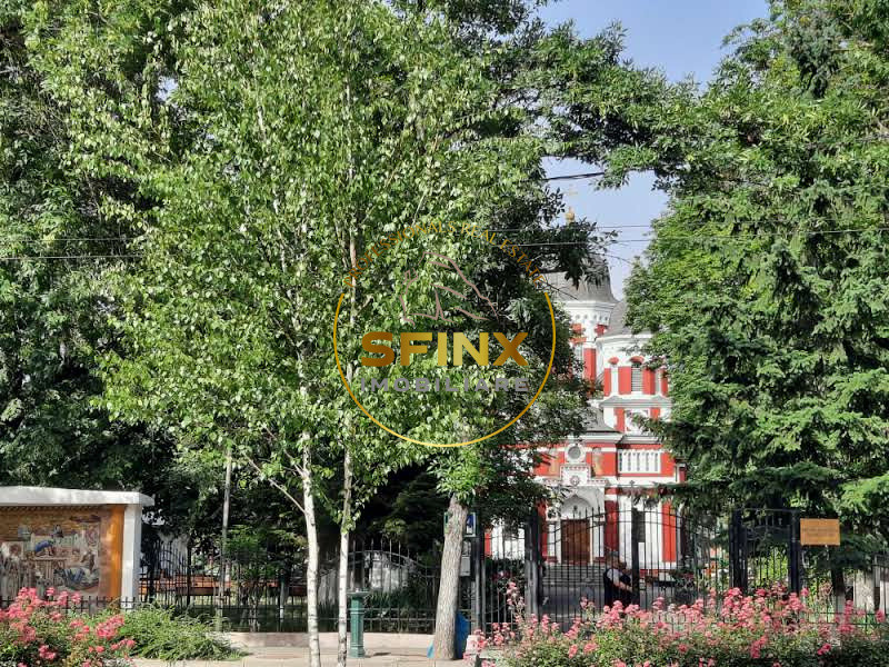 Langa Parcul Bazilescu, vila bine construita, curte frumoasa, strada linistita