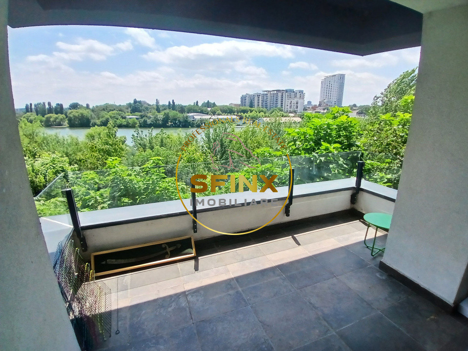 View to lake, large terrace, parking and storage, swimming pool, pet friendly