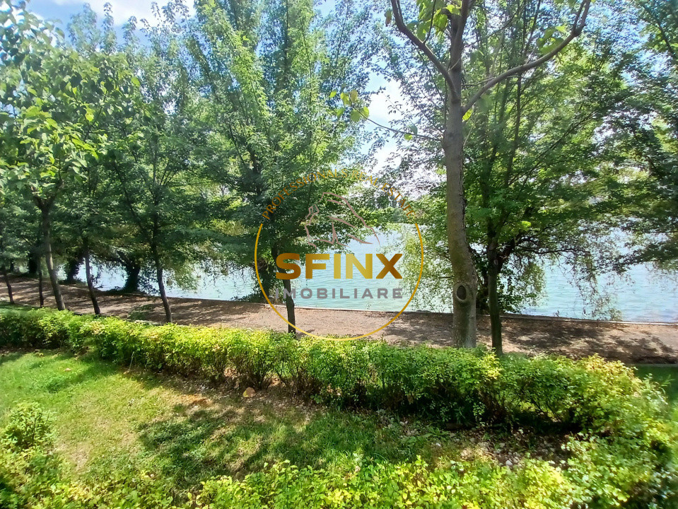 View to lake, large terrace, parking and storage, swimming pool, pet friendly