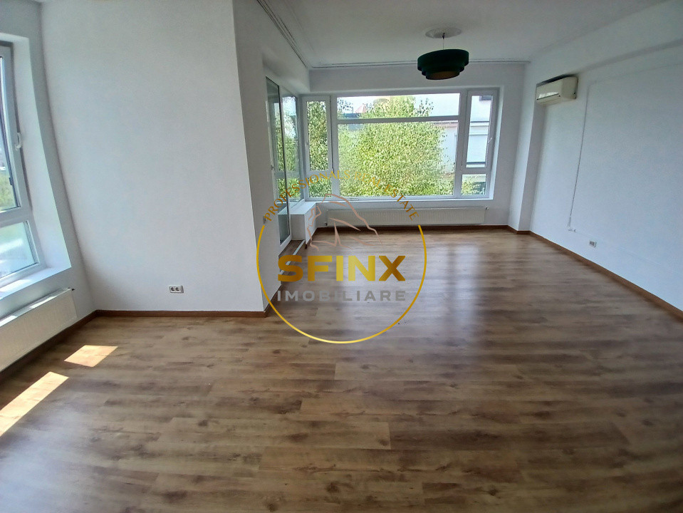 View to lake, large terrace, parking and storage, swimming pool, pet friendly