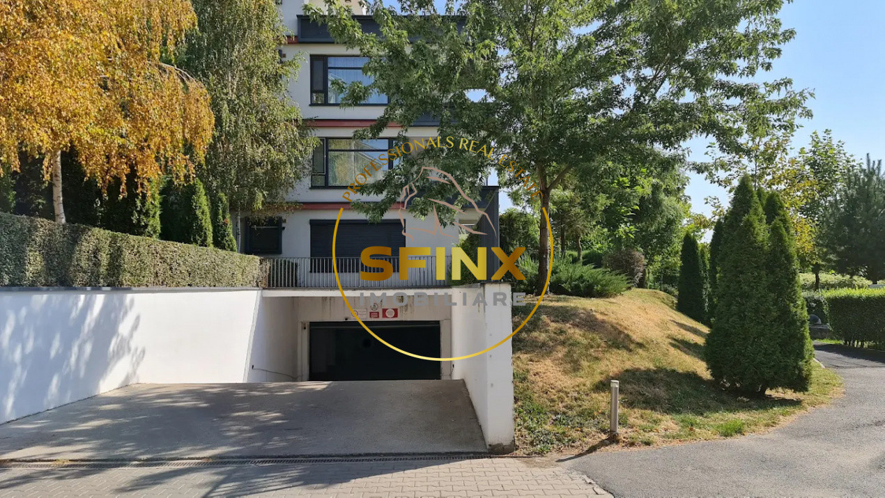 View to lake, large terrace, parking and storage, swimming pool, pet friendly