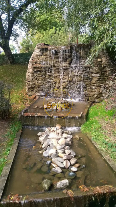 View to lake, large terrace, parking and storage, swimming pool, pet friendly
