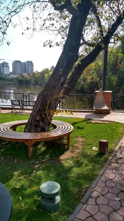 View to lake, large terrace, parking and storage, swimming pool, pet friendly