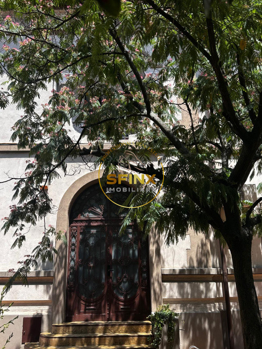 Cismigiu, vila cu arhitectura superba, renovata, curte mare, parcare
