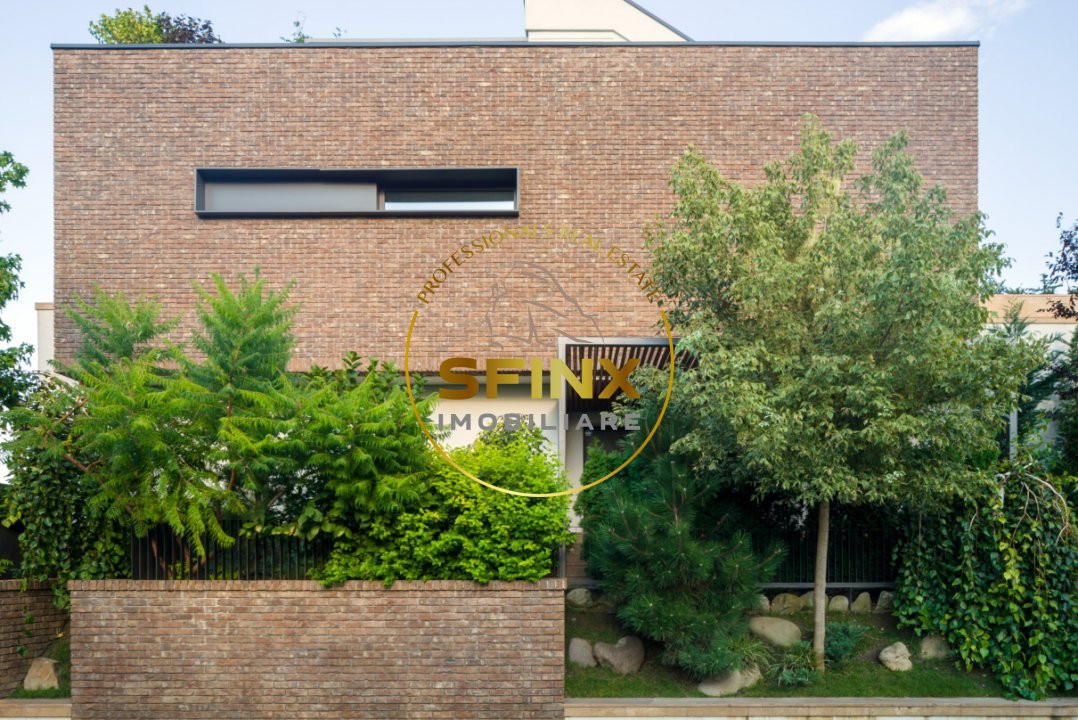 Cambridge School, modern villa in residential compound with interior pool!