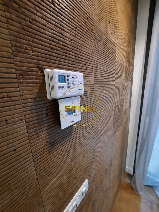 Cambridge School, modern villa in residential compound with interior pool!