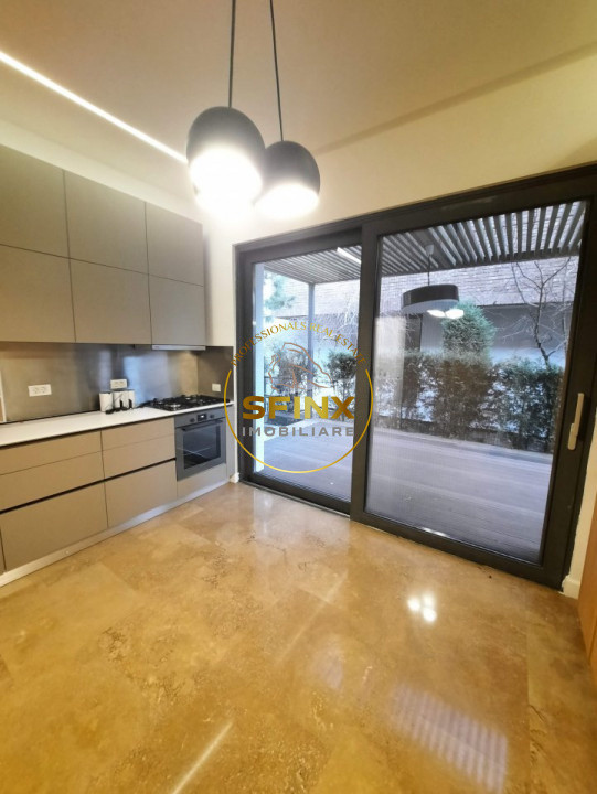 Cambridge School, modern villa in small residential compound with interior pool!