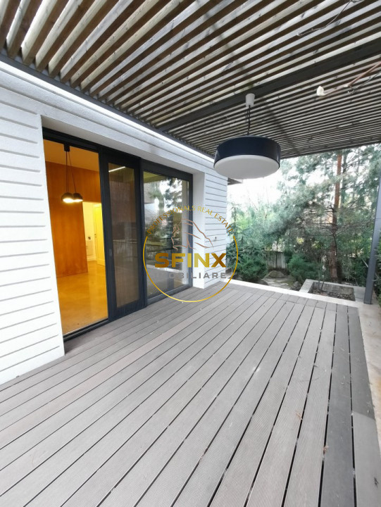 Cambridge School, modern villa in small residential compound with interior pool!