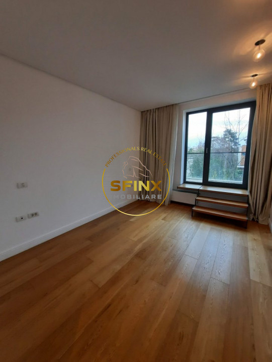 Cambridge School, modern villa in small residential compound with interior pool!