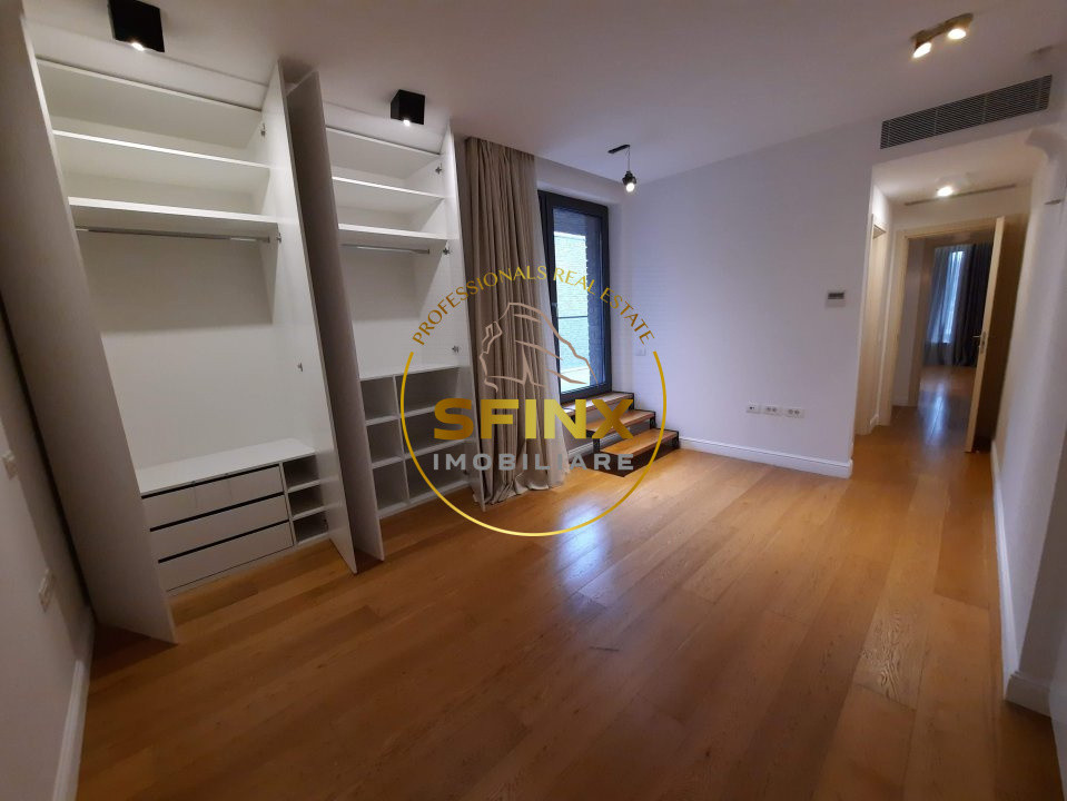 Cambridge School, modern villa in small residential compound with interior pool!