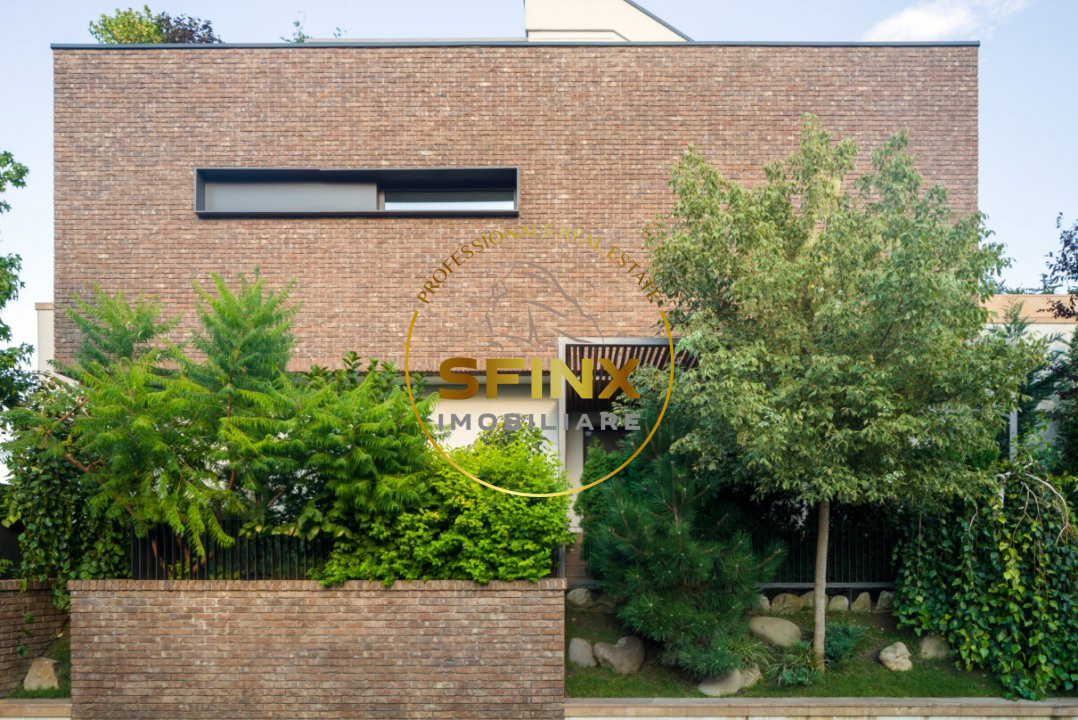 Cambridge School, modern villa in small residential compound with interior pool!