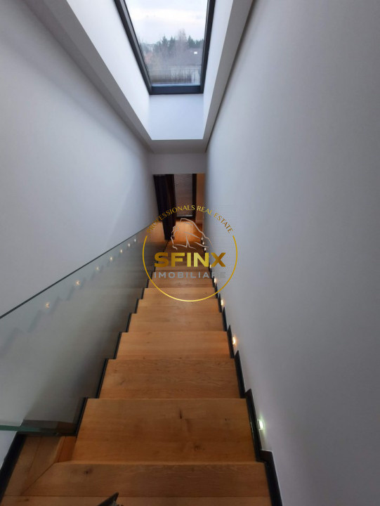 Cambridge School, modern villa in small residential compound with interior pool!
