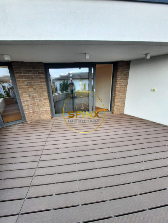 Cambridge School, modern villa in small residential compound with interior pool!