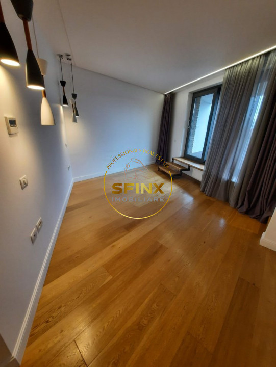 Cambridge School, modern villa in small residential compound with interior pool!