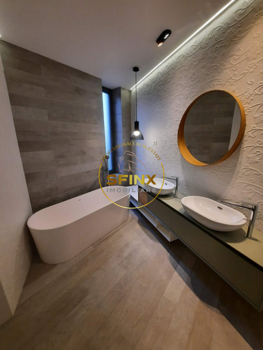 Cambridge School, modern villa in small residential compound with interior pool!