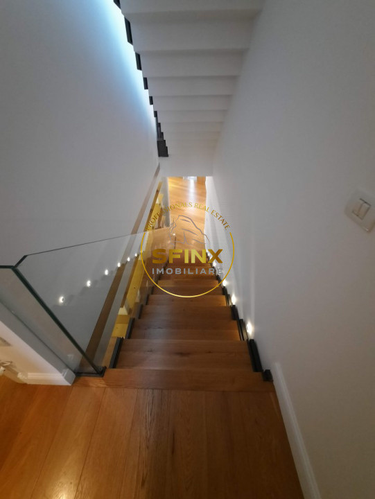 Cambridge School, modern villa in small residential compound with interior pool!