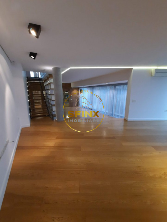 Cambridge School, modern villa in small residential compound with interior pool!