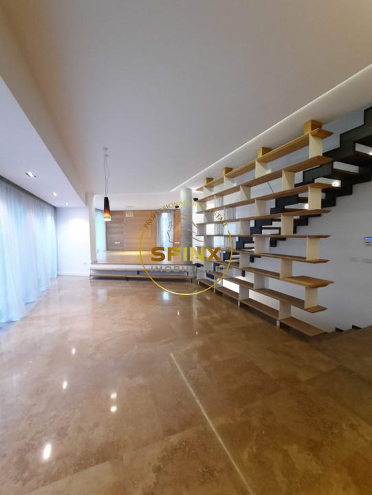 Cambridge School, modern villa in small residential compound with interior pool!