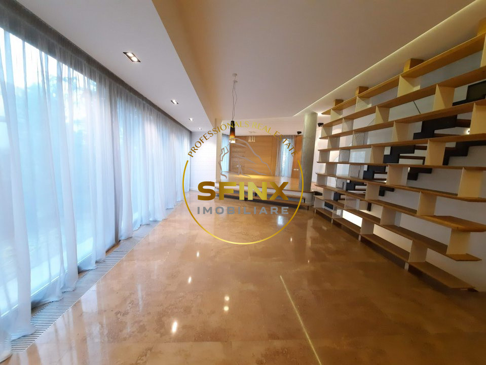 Cambridge School, modern villa in small residential compound with interior pool!