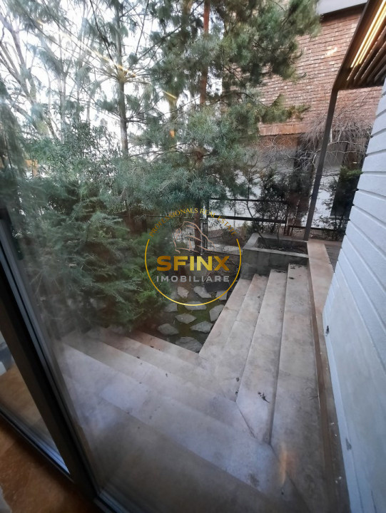 Cambridge School, modern villa in small residential compound with interior pool!