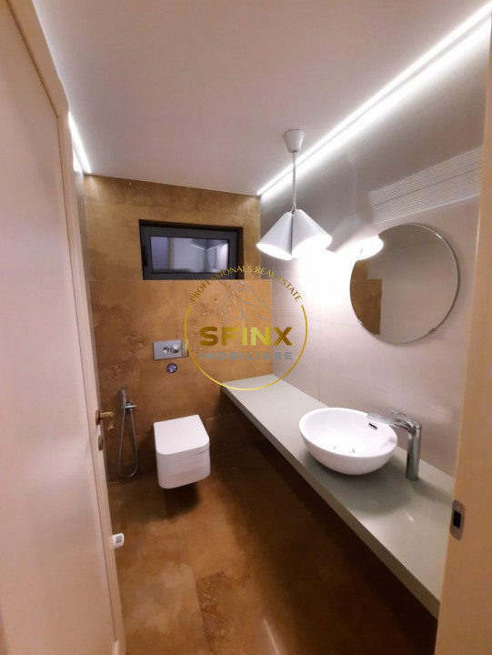 Cambridge School, modern villa in small residential compound with interior pool!