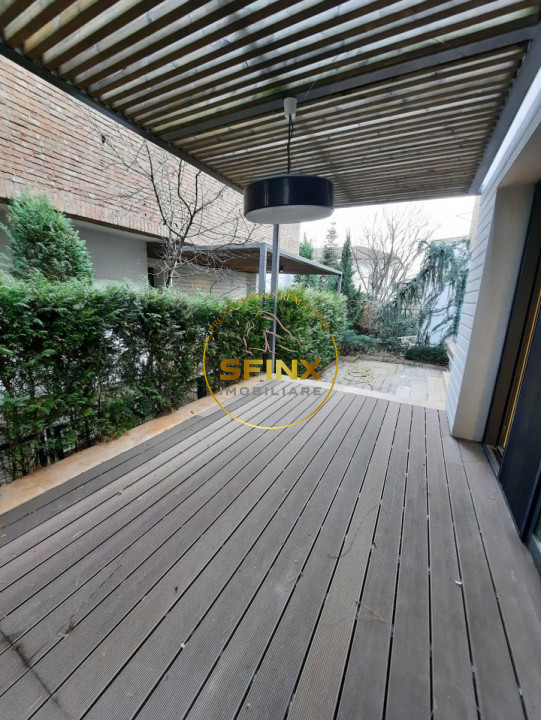 Cambridge School, modern villa in small residential compound with interior pool!