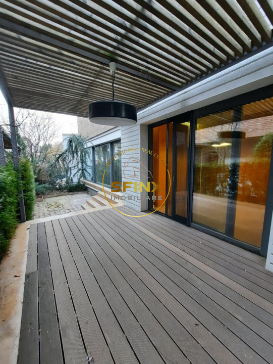 Cambridge School, modern villa in small residential compound with interior pool!