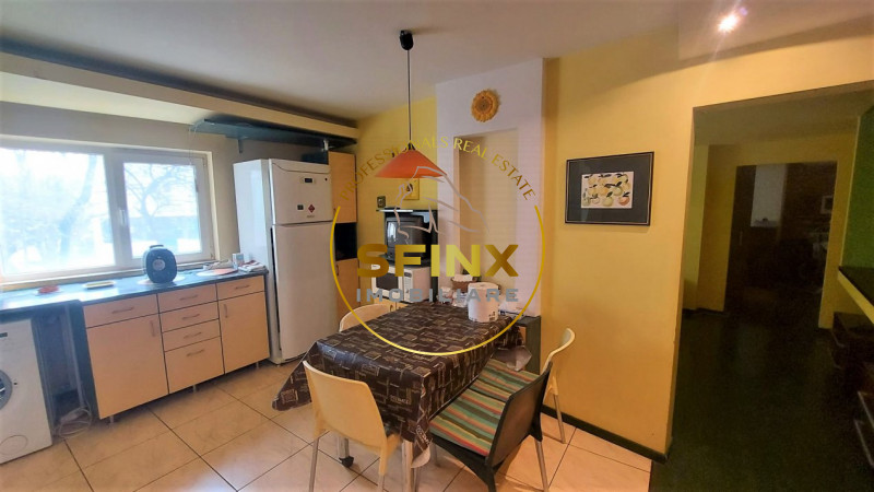 De vanzare - Apartament 4 camere Metrou Brancoveanu