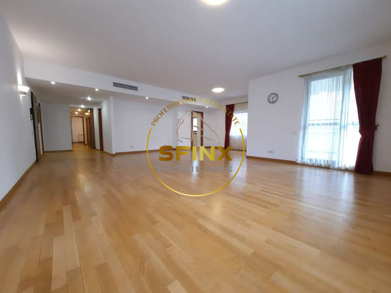 Washington Residence, pet friendly 4 room apartment, 2 terraces, parking