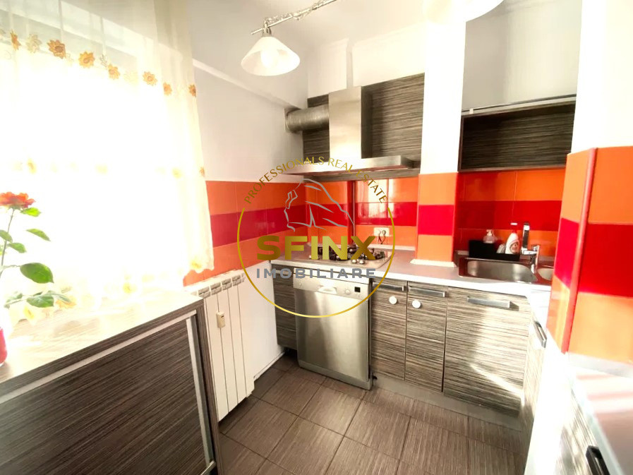 De vanzare apartament de 3 camere zona Stefan cel Mare-Lizeanu