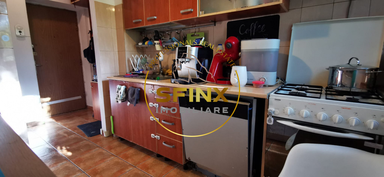 2 camere Titan Minis etaj 3/4 metrou amenajat